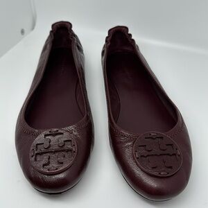 Tory Burch Minnie Travel Leather Plum Burgundy Ballet Flats Slip on Size 7 - NEW